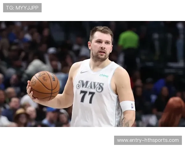 东契奇背身单挑晃动后跳投命中，独行侠攻势不断