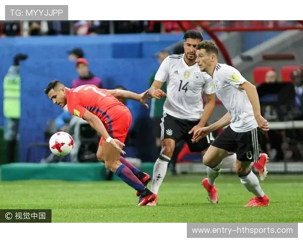 智利围绕桑切斯加练射门多个角度